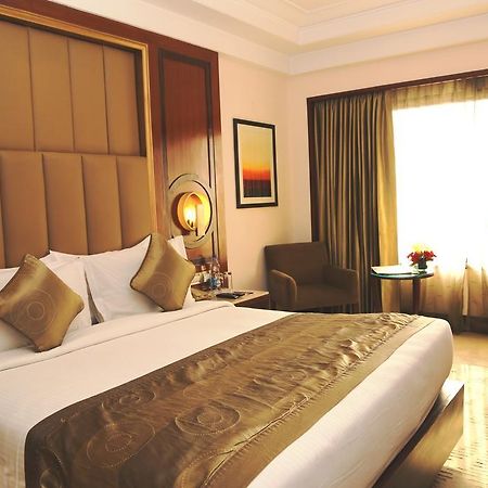 The Acura, Bmk Otel Gurgaon Dış mekan fotoğraf