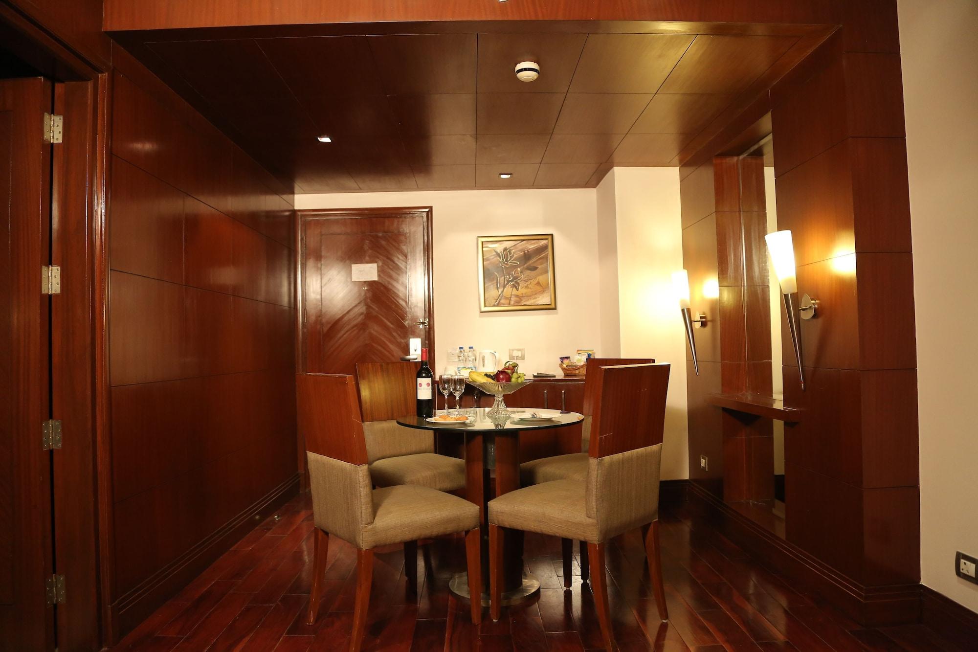 The Acura, Bmk Otel Gurgaon Dış mekan fotoğraf