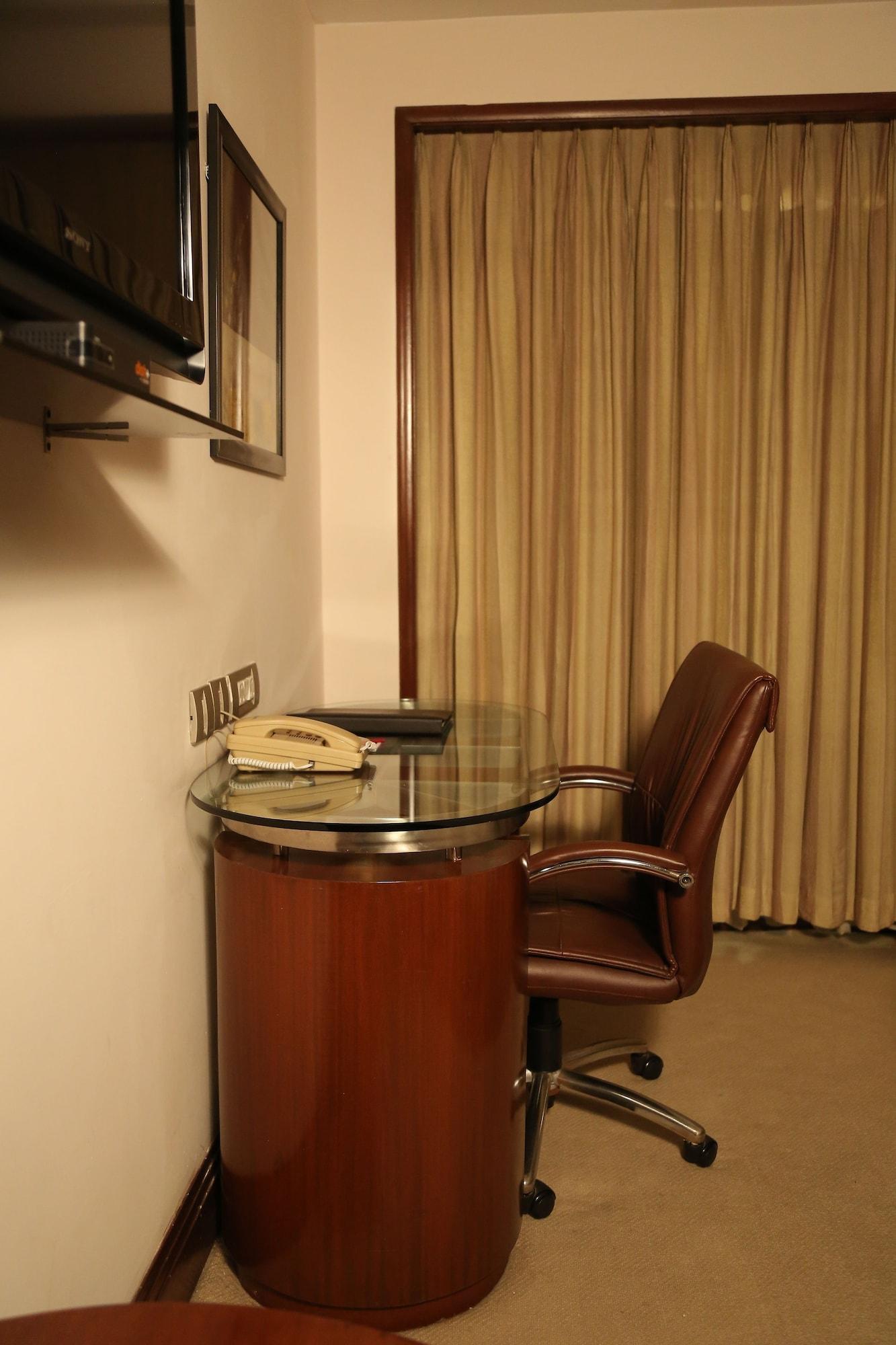 The Acura, Bmk Otel Gurgaon Dış mekan fotoğraf