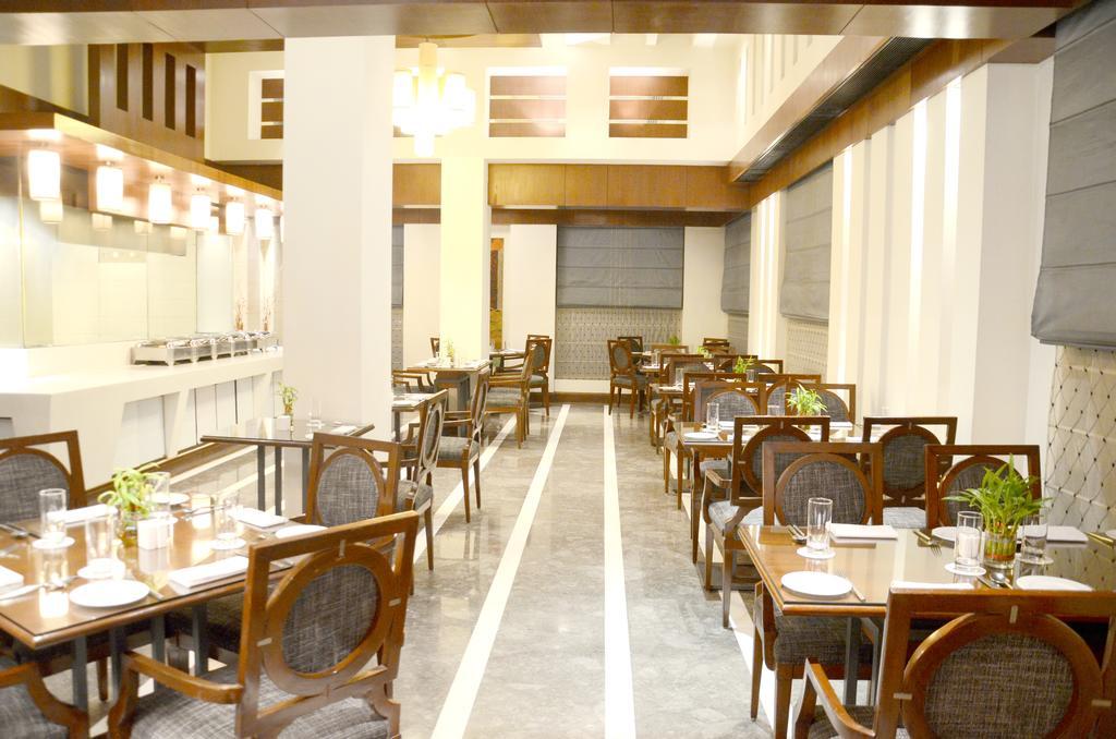 The Acura, Bmk Otel Gurgaon Dış mekan fotoğraf