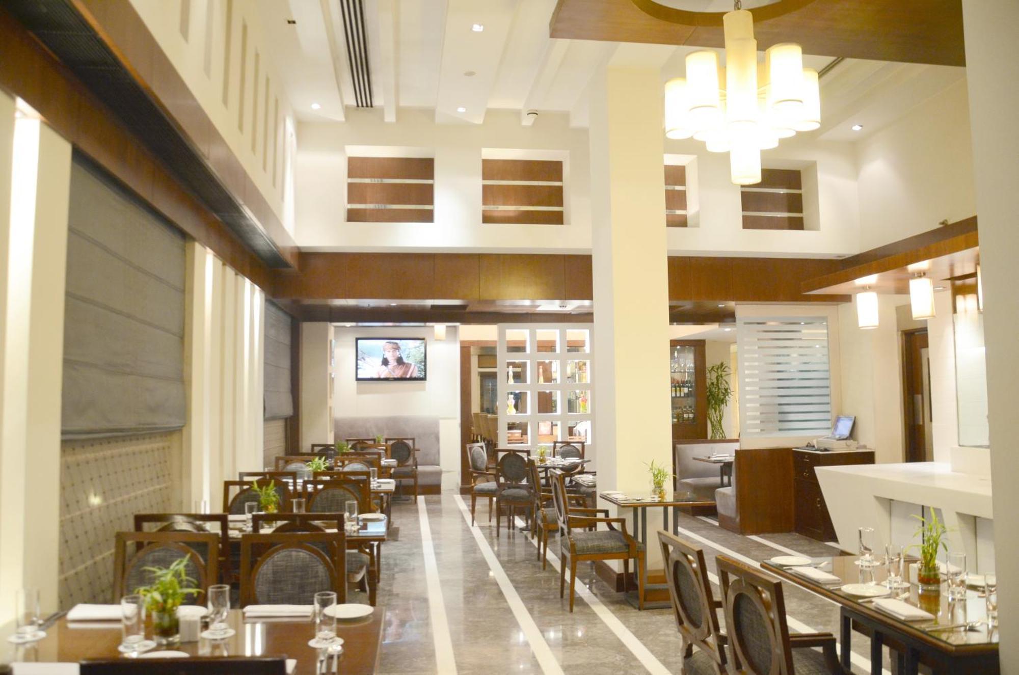 The Acura, Bmk Otel Gurgaon Dış mekan fotoğraf