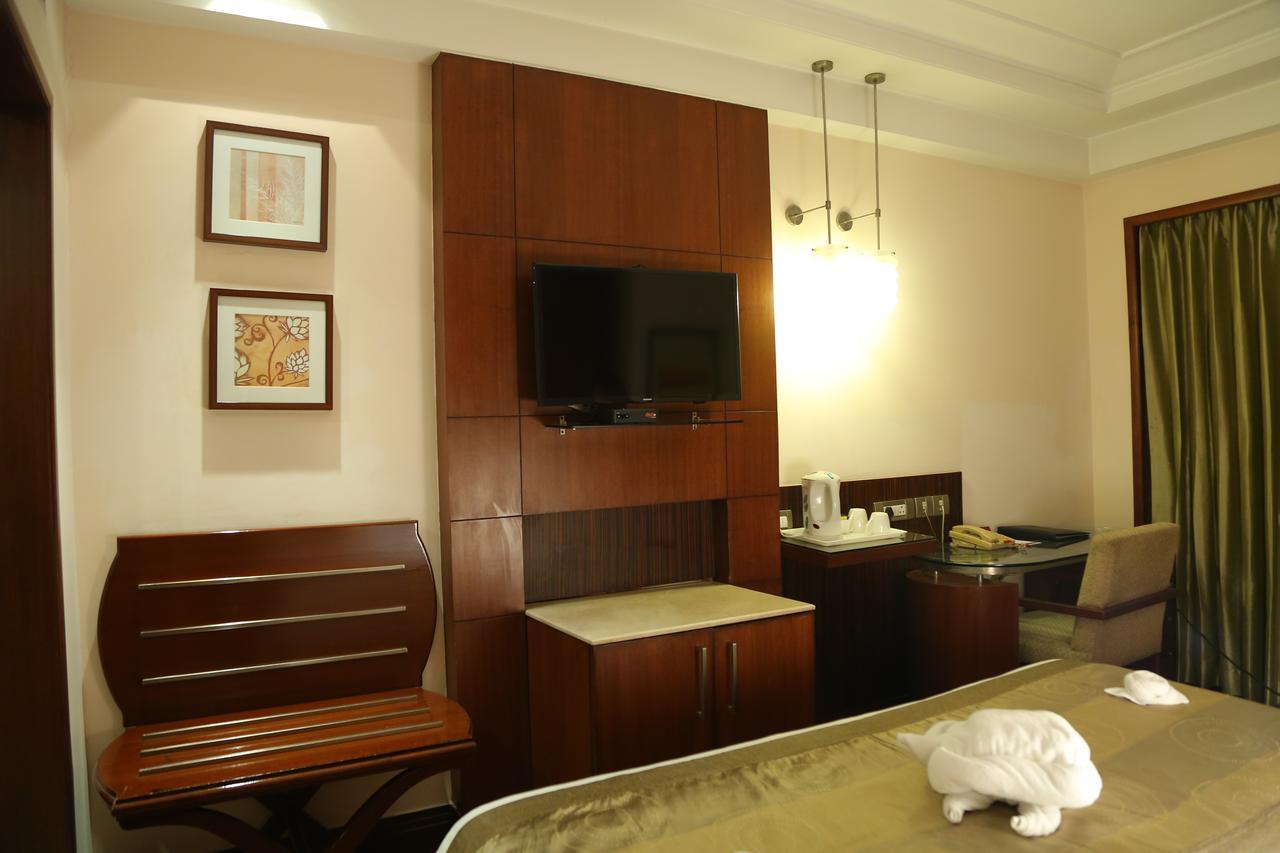 The Acura, Bmk Otel Gurgaon Dış mekan fotoğraf