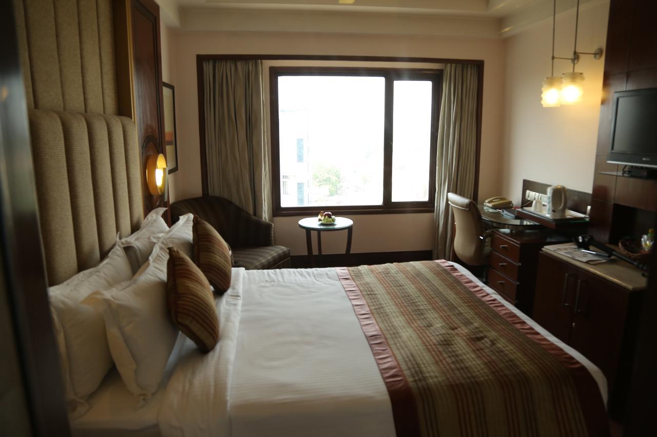 The Acura, Bmk Otel Gurgaon Dış mekan fotoğraf