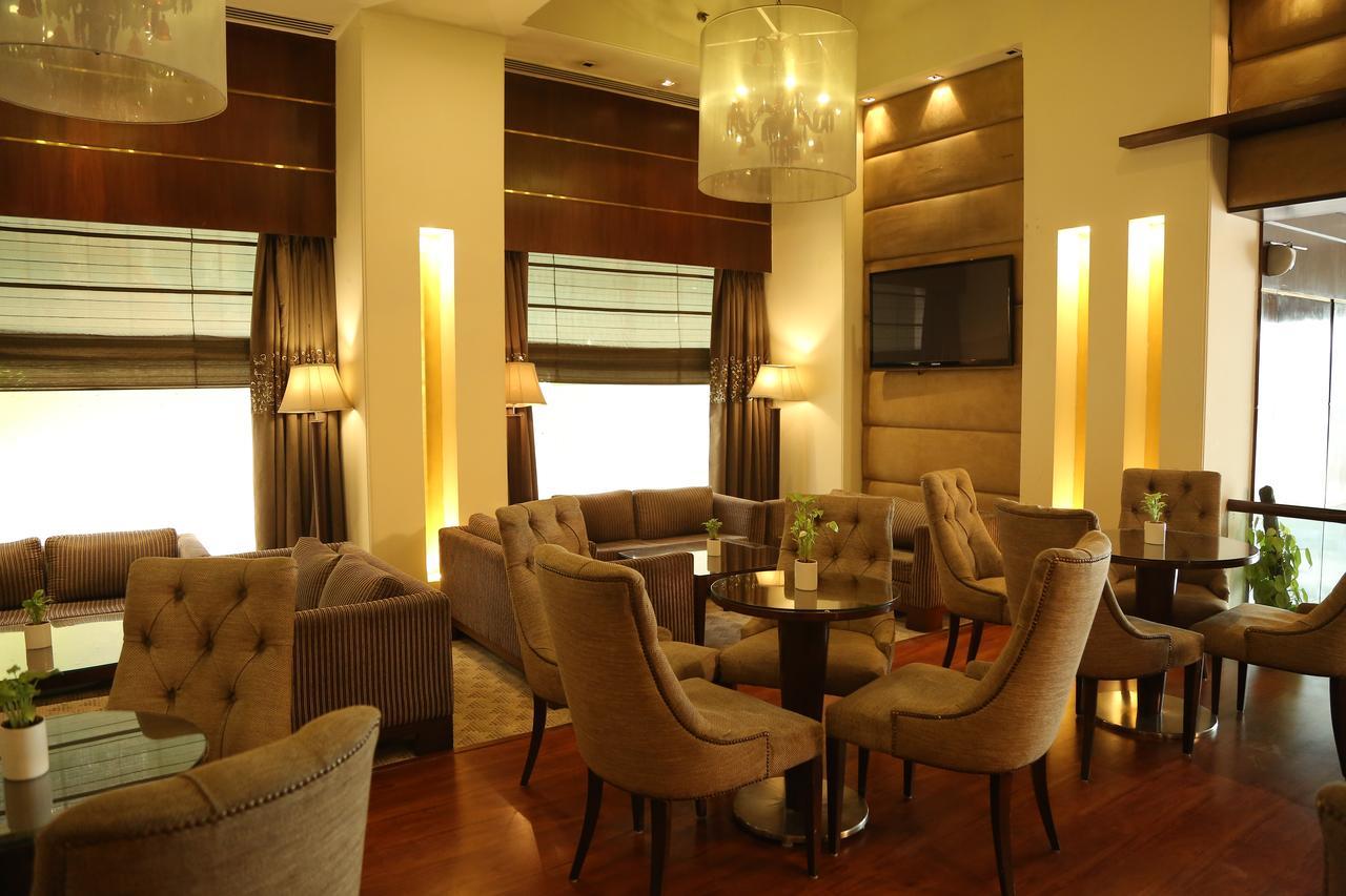 The Acura, Bmk Otel Gurgaon Dış mekan fotoğraf