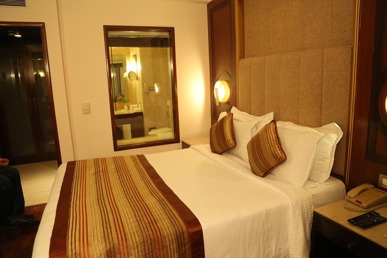 The Acura, Bmk Otel Gurgaon Dış mekan fotoğraf