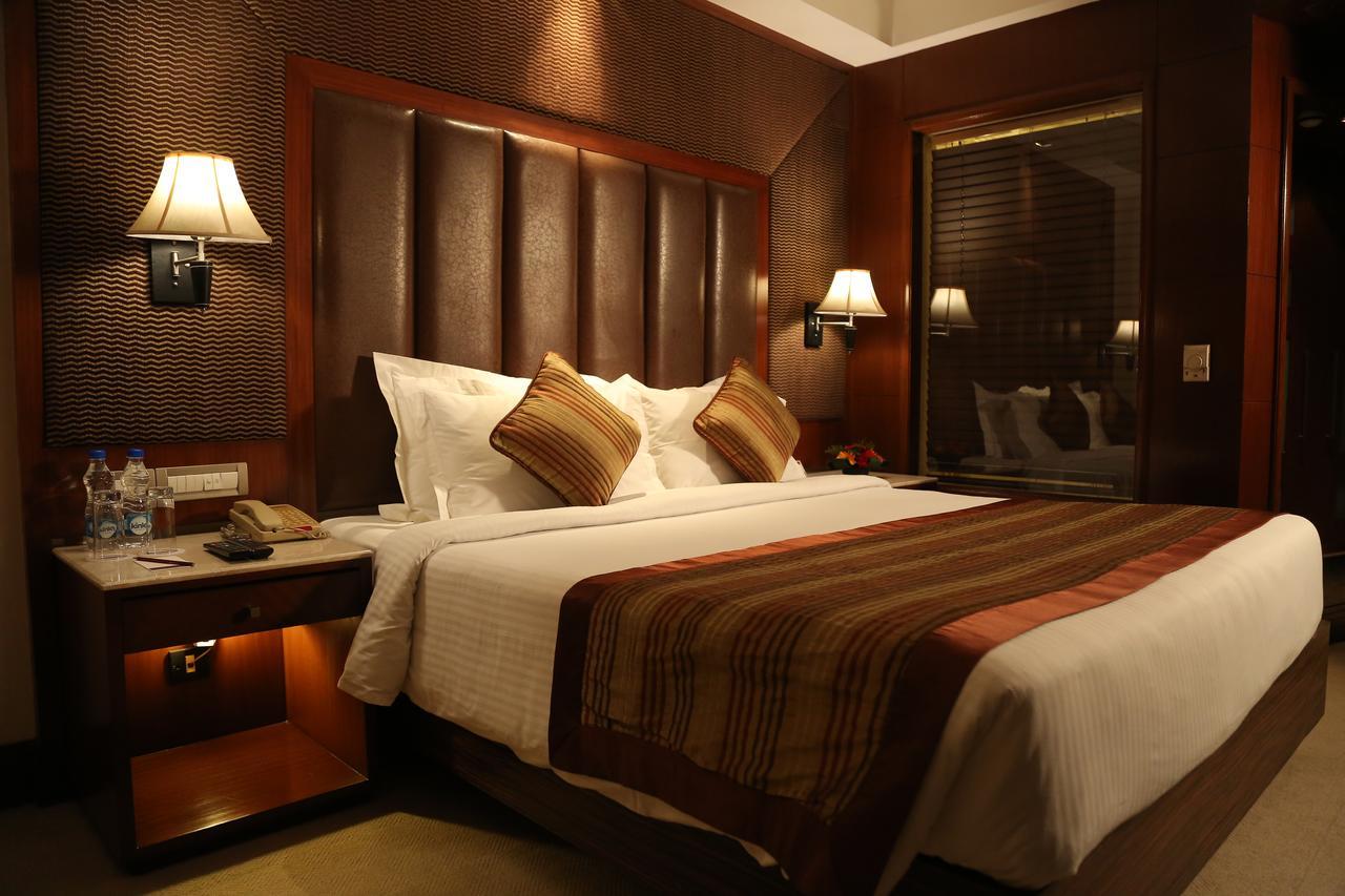 The Acura, Bmk Otel Gurgaon Dış mekan fotoğraf