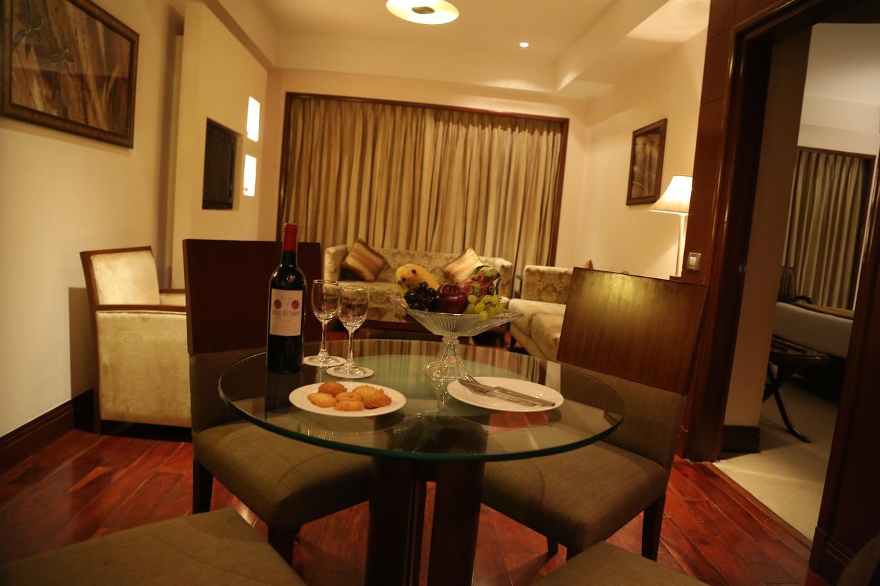 The Acura, Bmk Otel Gurgaon Dış mekan fotoğraf