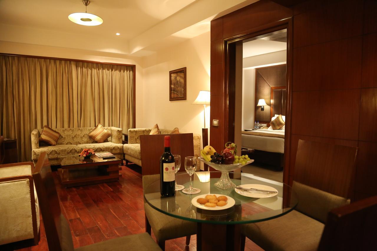 The Acura, Bmk Otel Gurgaon Dış mekan fotoğraf