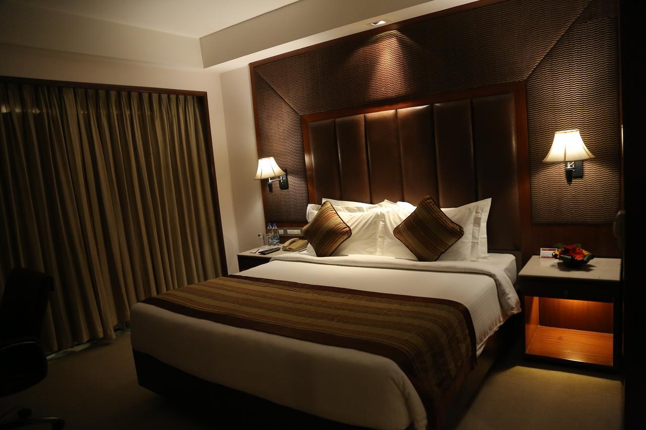 The Acura, Bmk Otel Gurgaon Dış mekan fotoğraf