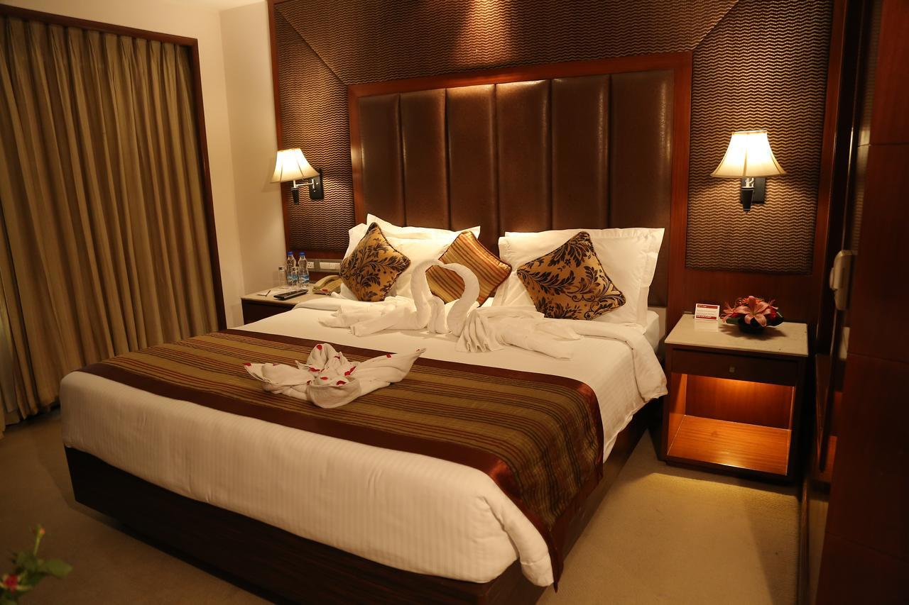 The Acura, Bmk Otel Gurgaon Dış mekan fotoğraf